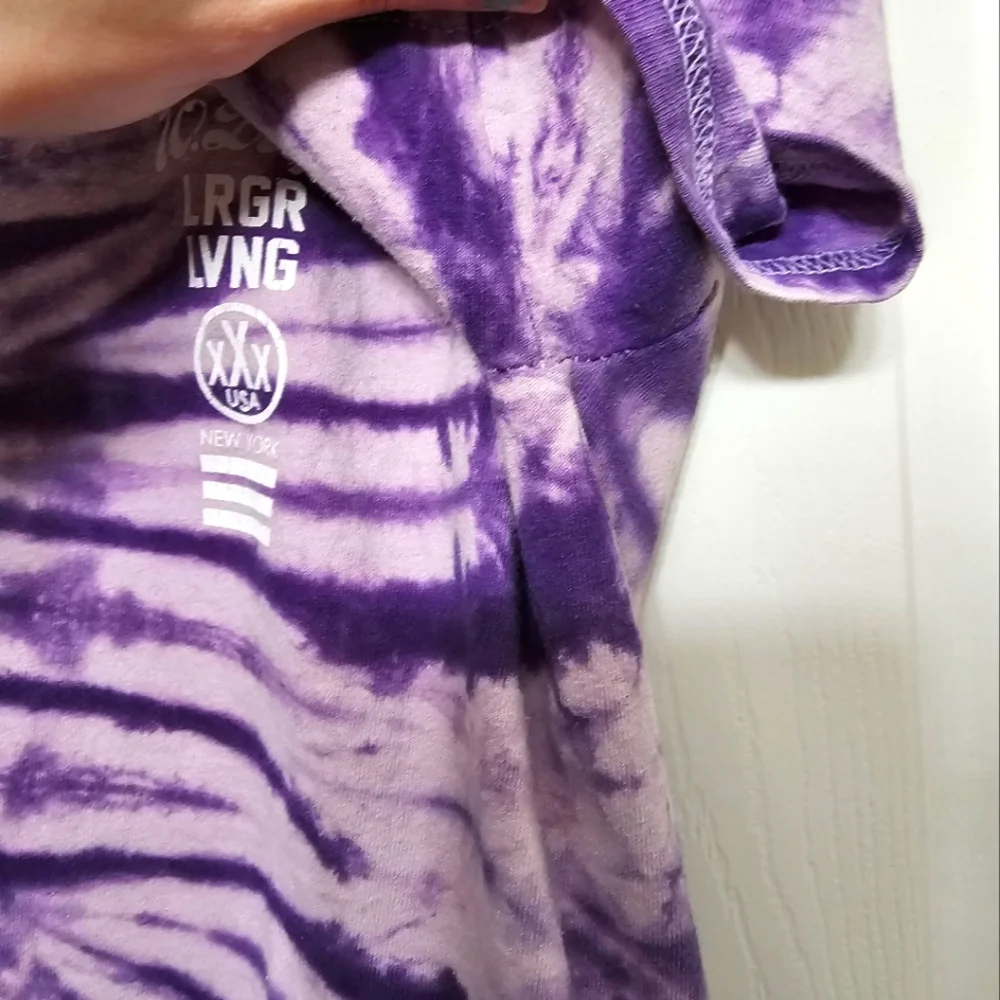 ✨️3/$20 Tees✨️ 10.Deep Purple Swirl Tie-Dye Logo Tee Men's Size Small - No Tag - Picture 3 of 7